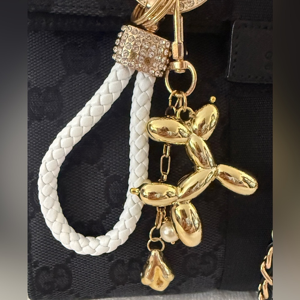 White Wristlet Keychain w/Gold Balloon Dog, Pearl & Nugget Charms – Unique - NWT - Picture 2 of 7